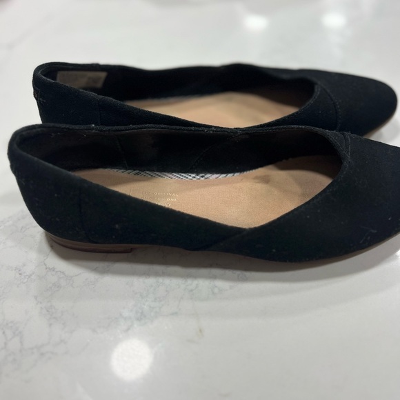 Tom’s Jutiti Black Flats - Picture 3 of 3
